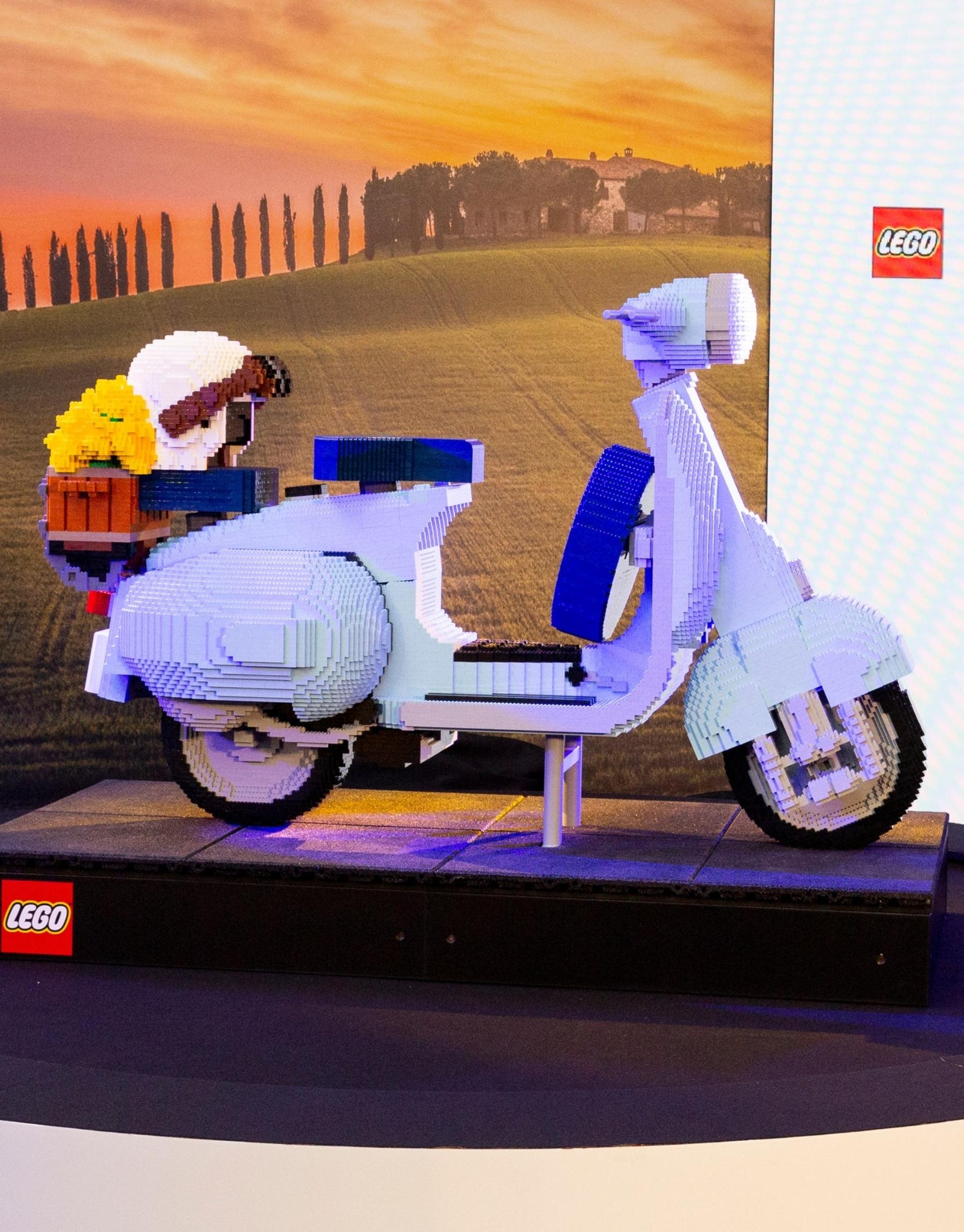 Lego incontra Vespa, icona del made in Italy - Alumni
