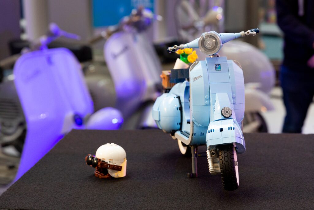 Lego incontra Vespa, icona del made in Italy - Alumni